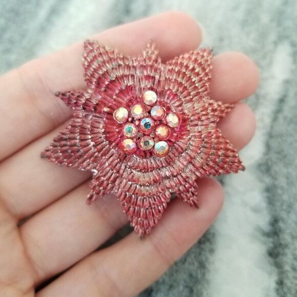 Vintage Pink Starburst Rhinestone Brooch, Pointy Flower, Retro Design, Estate - Picture 5 of 6